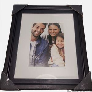 Nice 5x7 black and white picture frame